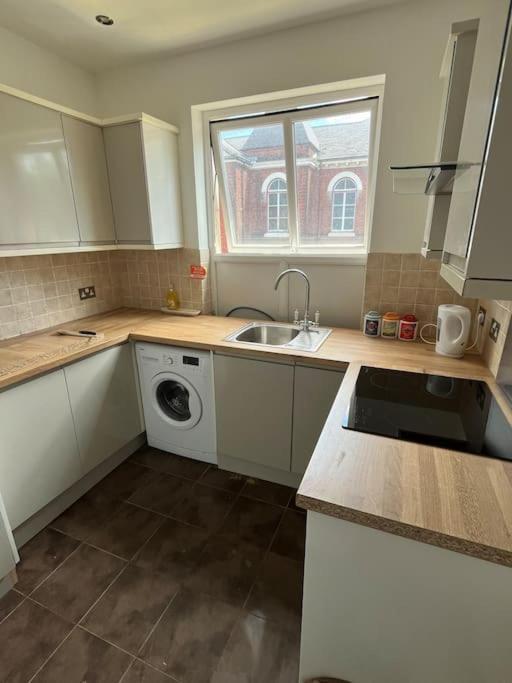Central Two-Three Bedroom Beach Town Maisonette Southsea Exterior foto